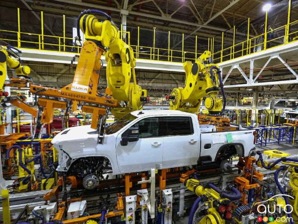 Un Chevrolet Silverado à l'assemblage